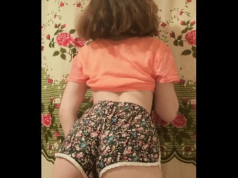❤️ מותק צעיר סקסי פושט את המכנסיים הקצרים במצלמה ❤️❌ סלאוטים אצלנו ☑