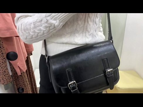 ❤️ אוננות פומבית של הכלבה הצעירה פרלברי עם דילדו בחדר המתאים ❤️❌ סלאוטים אצלנו ☑